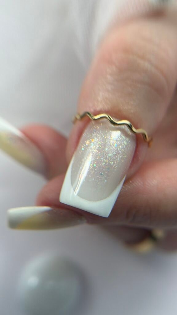 Nail art σε nude βάση